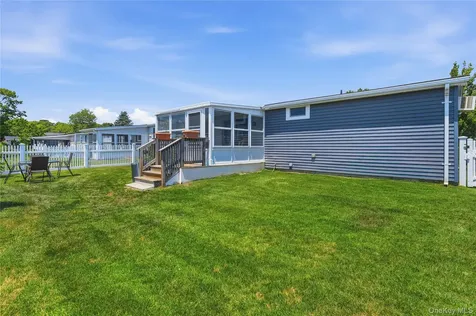 35 Village Circle S Manorville NY 11949