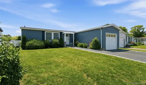 35 Village Circle S Manorville NY 11949