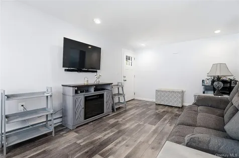 35 Village Circle S Manorville NY 11949