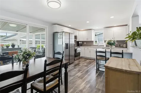 35 Village Circle S Manorville NY 11949
