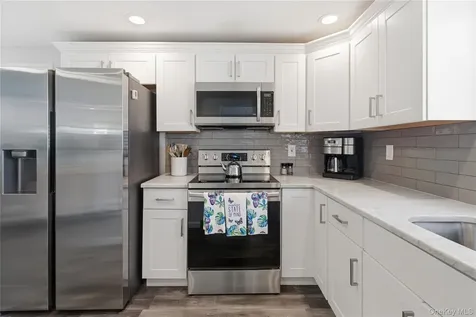 35 Village Circle S Manorville NY 11949