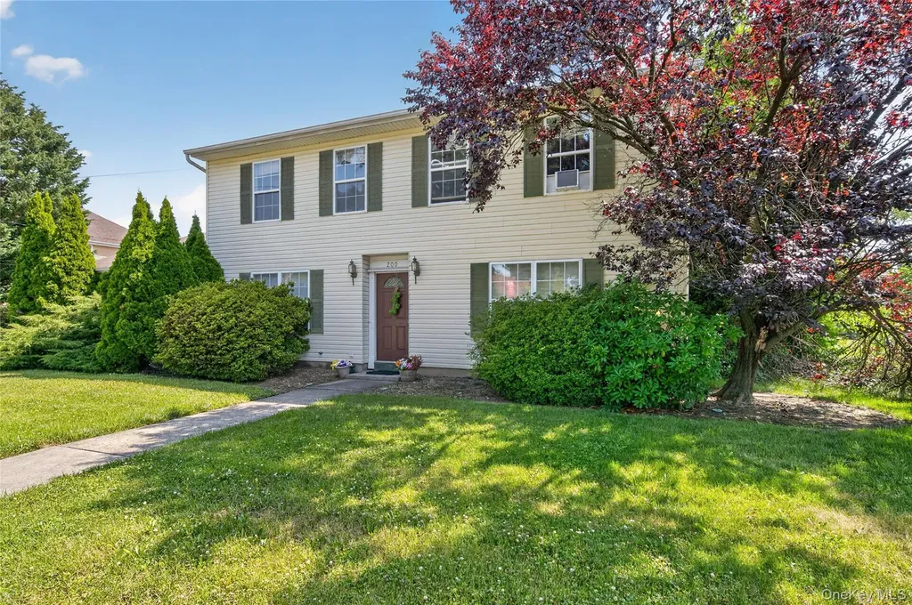 200 Saint Bridgets Lane Westbury NY 11590