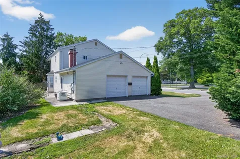 200 Saint Bridgets Lane Westbury NY 11590