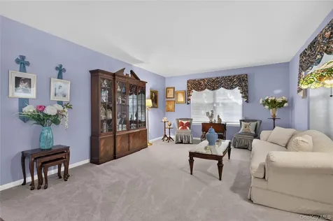 200 Saint Bridgets Lane Westbury NY 11590