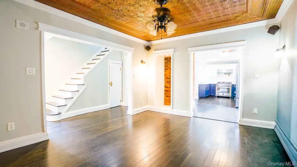 14 Easton Street Lindenhurst NY 11757