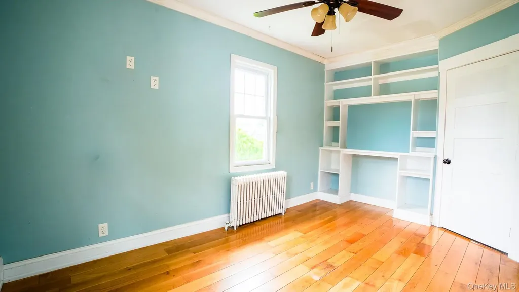 14 Easton Street Lindenhurst NY 11757