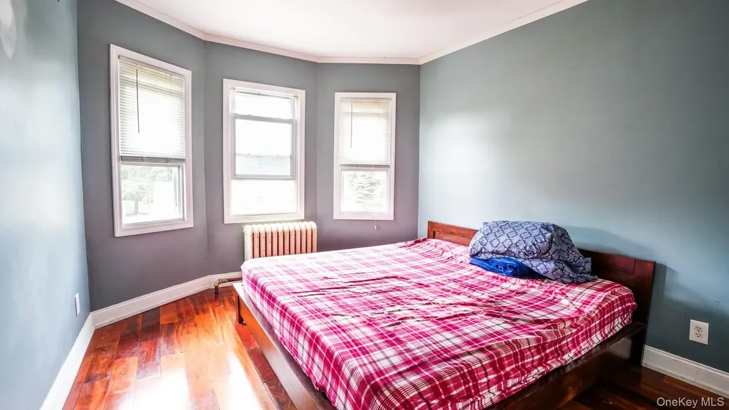 14 Easton Street Lindenhurst NY 11757