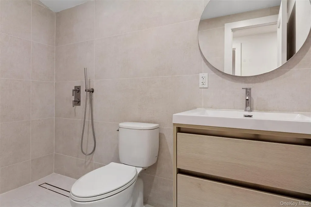 934 Eileen Terrace Woodmere NY 11598