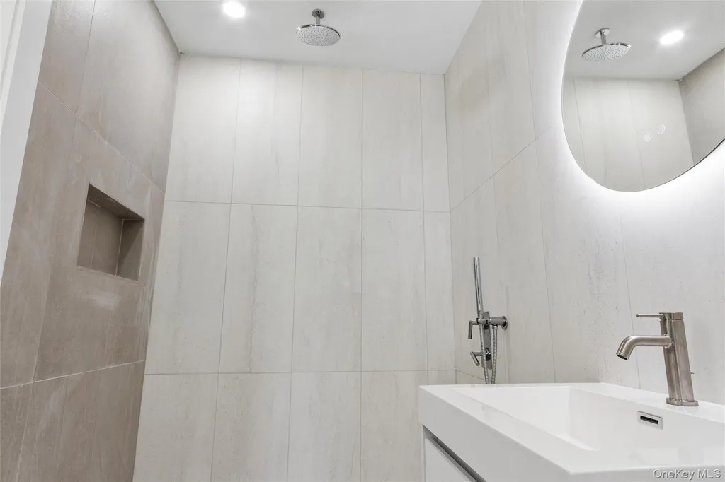 934 Eileen Terrace Woodmere NY 11598