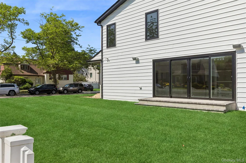 934 Eileen Terrace Woodmere NY 11598