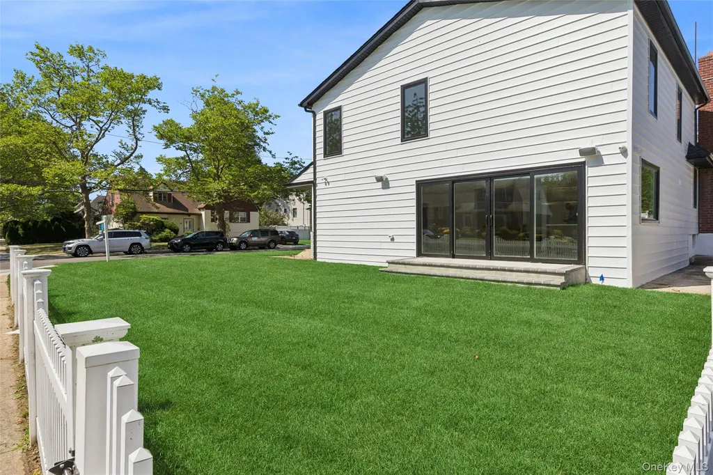 934 Eileen Terrace Woodmere NY 11598