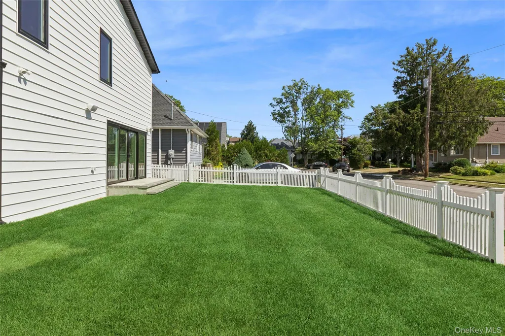 934 Eileen Terrace Woodmere NY 11598
