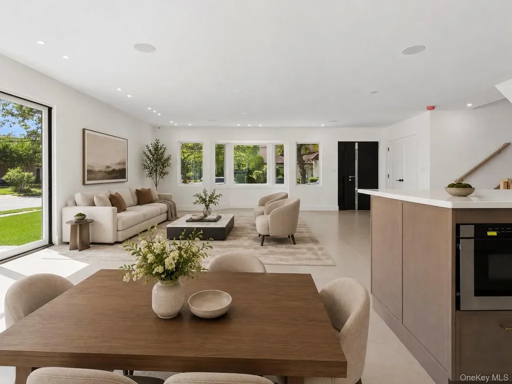 934 Eileen Terrace Woodmere NY 11598