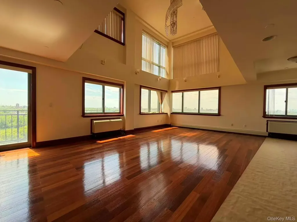 4318 Main Street Flushing NY 11355