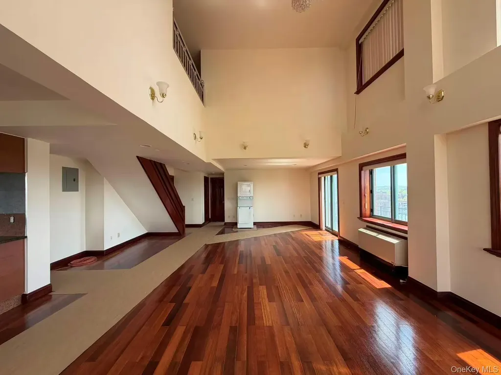 4318 Main Street Flushing NY 11355