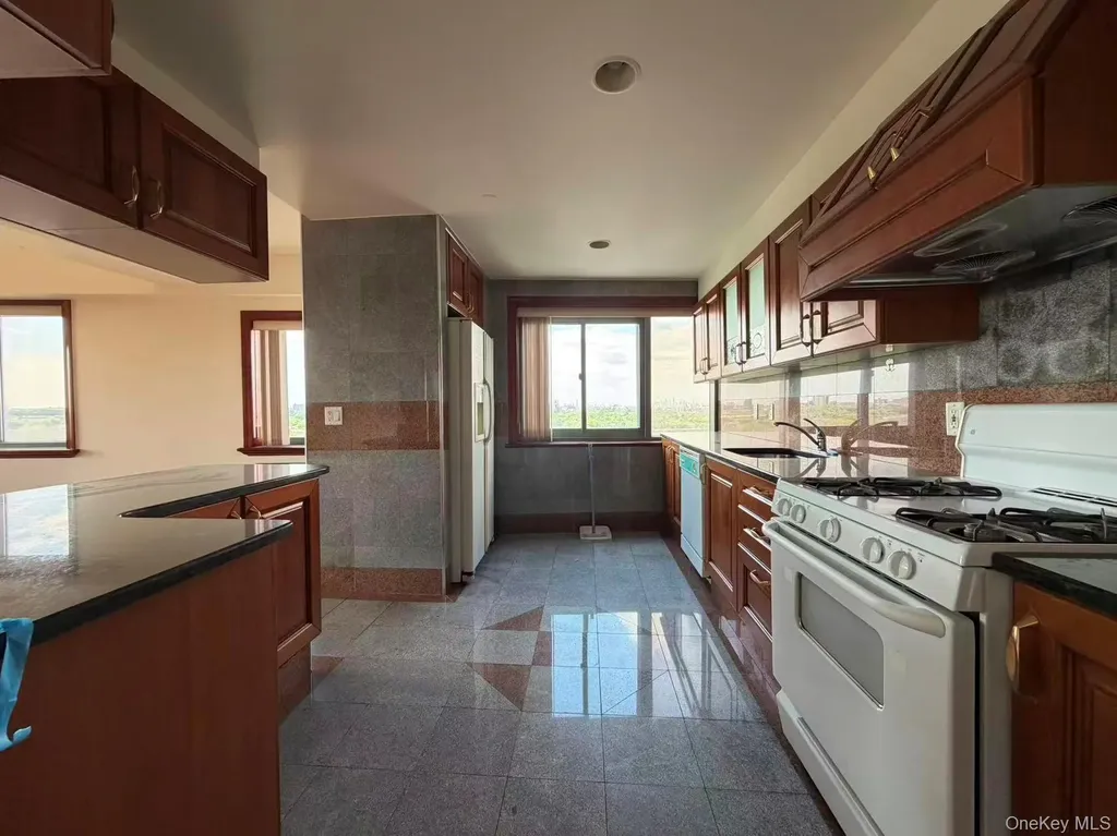 4318 Main Street Flushing NY 11355