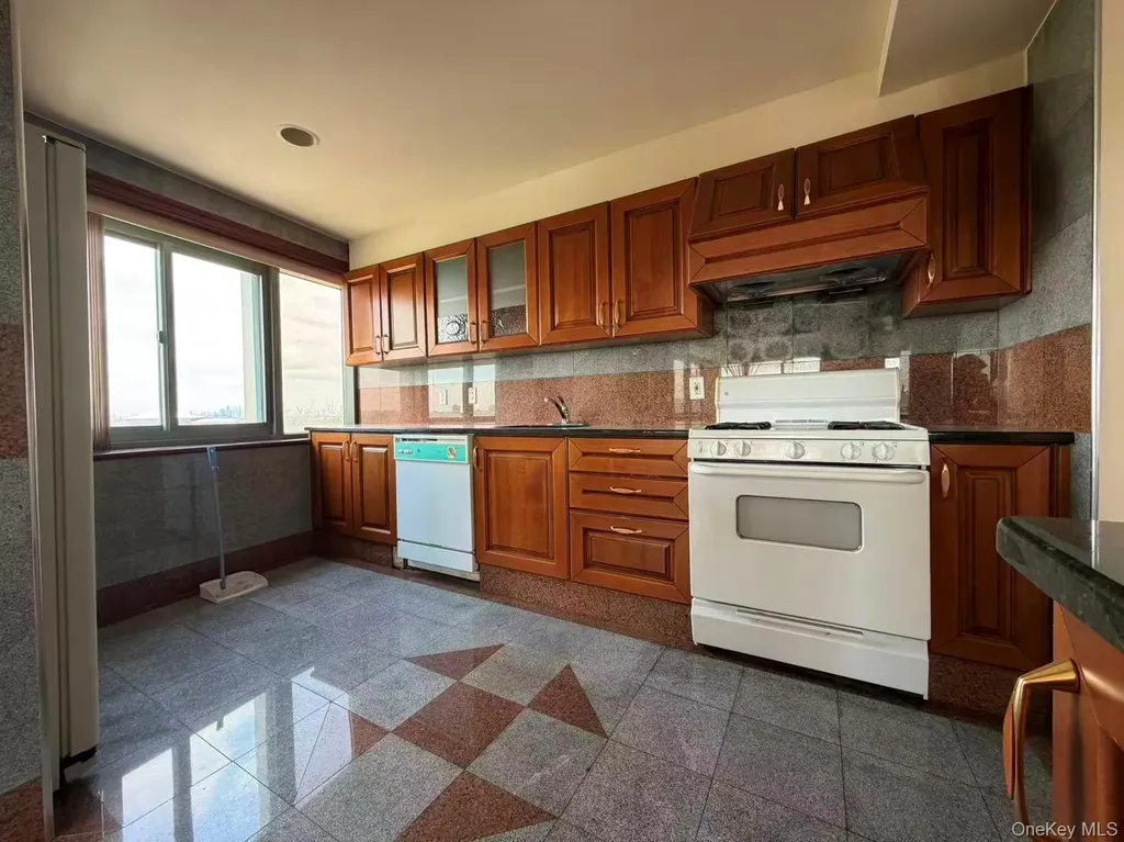 4318 Main Street Flushing NY 11355