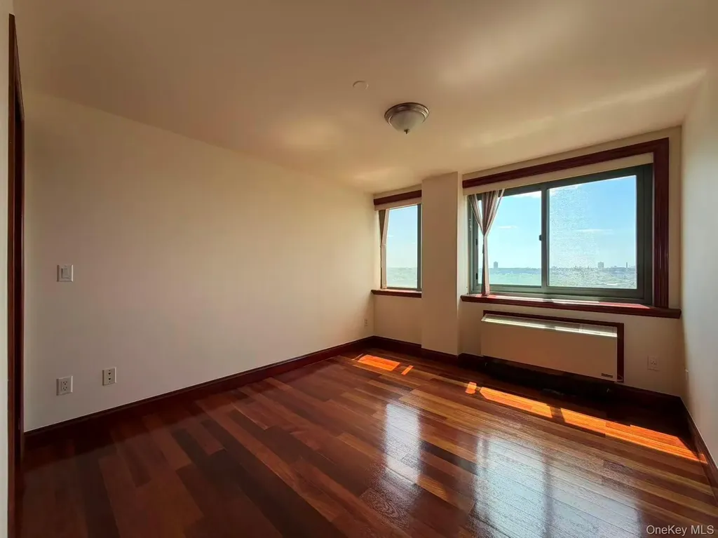 4318 Main Street Flushing NY 11355