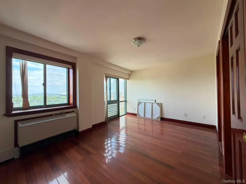 4318 Main Street Flushing NY 11355