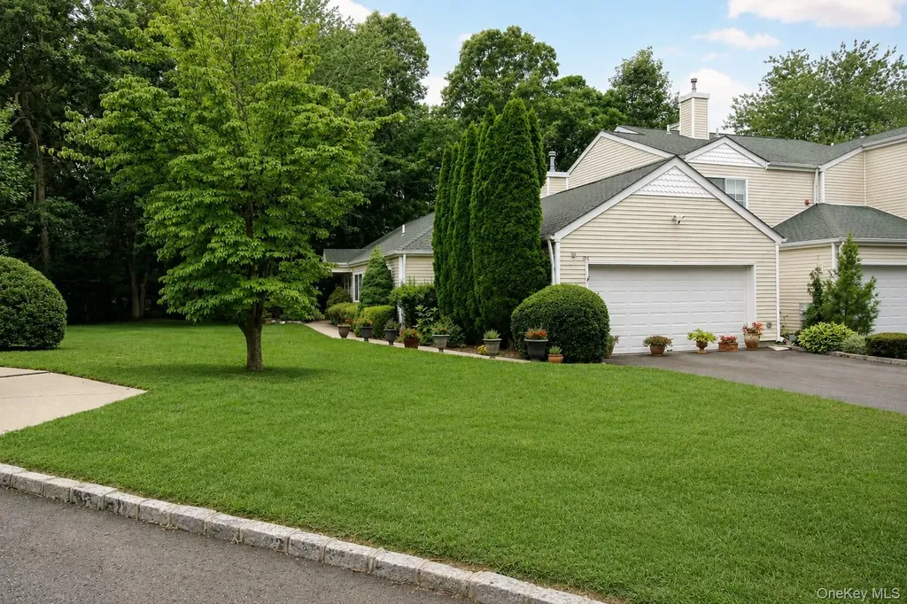 146 Farm House Court Manorville NY 11949