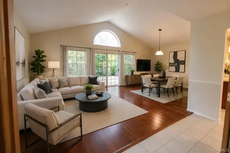 146 Farm House Court Manorville NY 11949