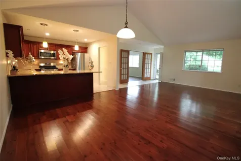 146 Farm House Court Manorville NY 11949