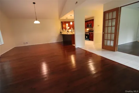 146 Farm House Court Manorville NY 11949