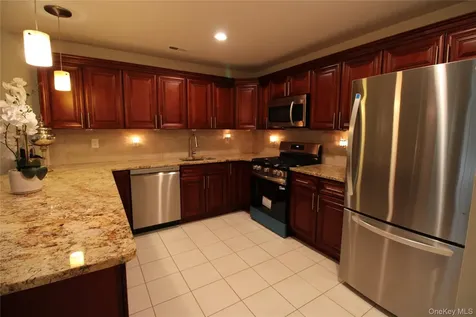 146 Farm House Court Manorville NY 11949
