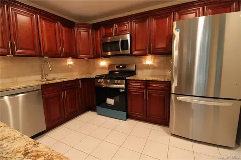146 Farm House Court Manorville NY 11949