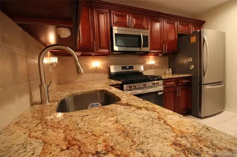 146 Farm House Court Manorville NY 11949