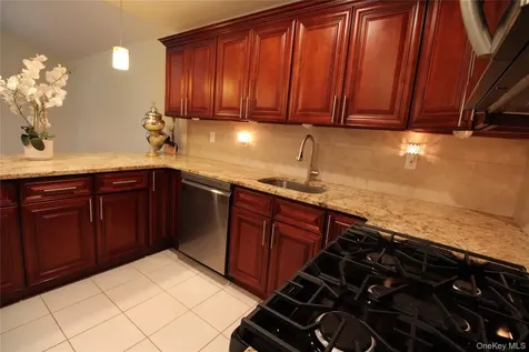 146 Farm House Court Manorville NY 11949