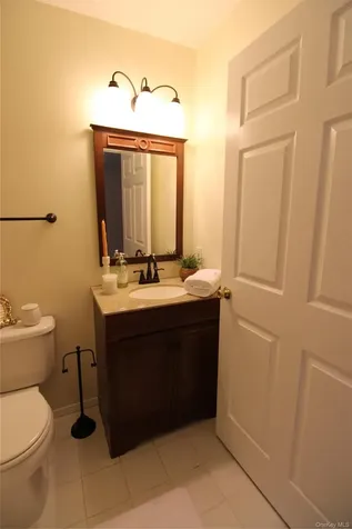 146 Farm House Court Manorville NY 11949
