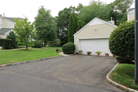 146 Farm House Court Manorville NY 11949