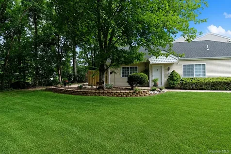 146 Farm House Court Manorville NY 11949