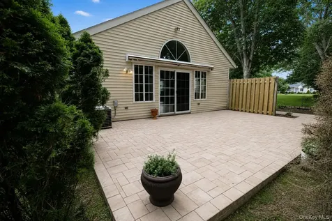 146 Farm House Court Manorville NY 11949
