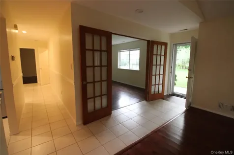 146 Farm House Court Manorville NY 11949