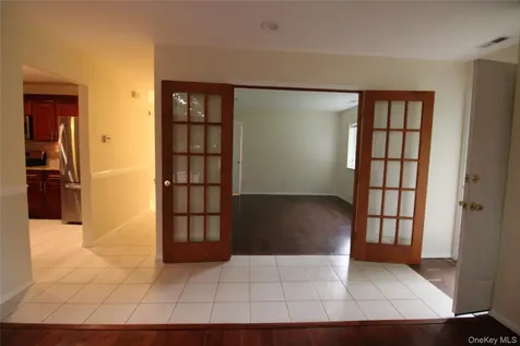 146 Farm House Court Manorville NY 11949