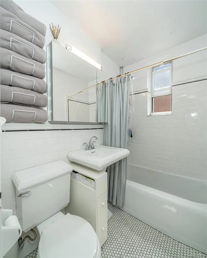 3185 Crescent Street Astoria NY 11106