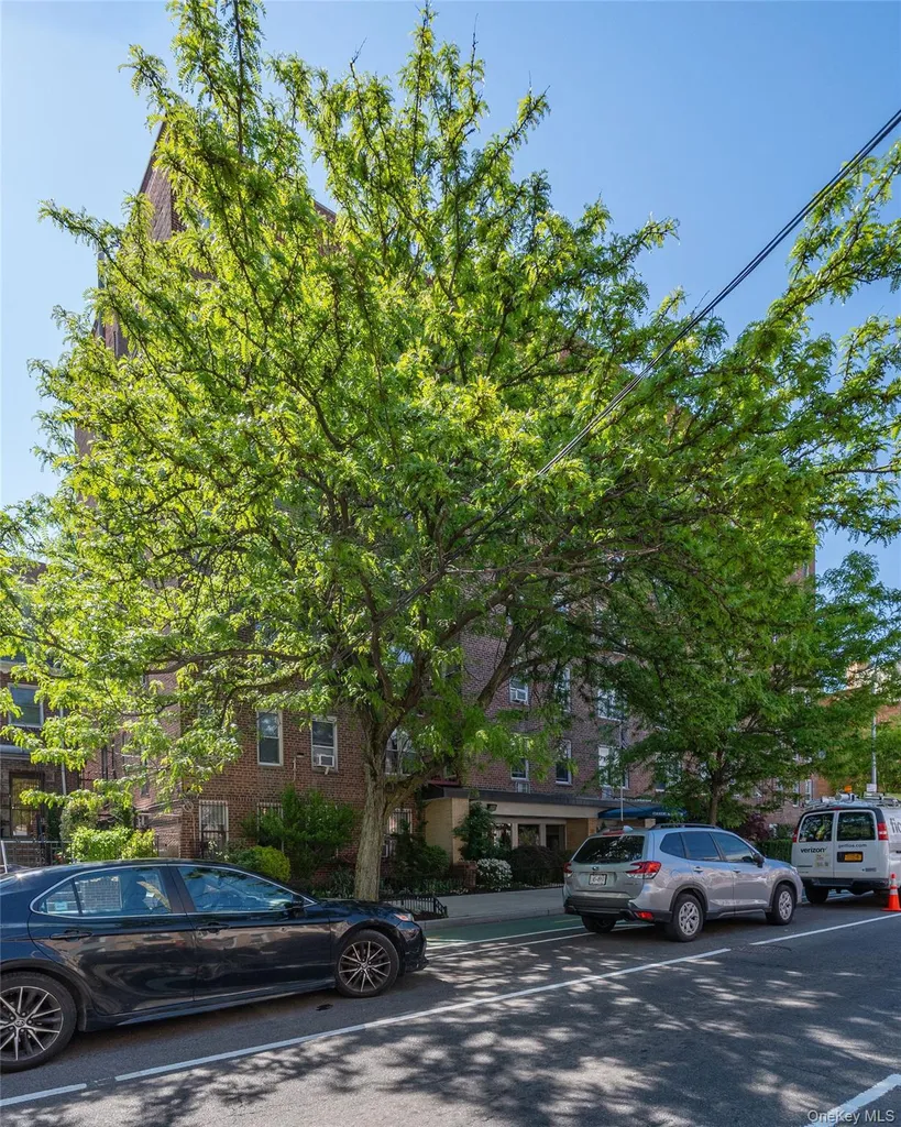 3185 Crescent Street Astoria NY 11106