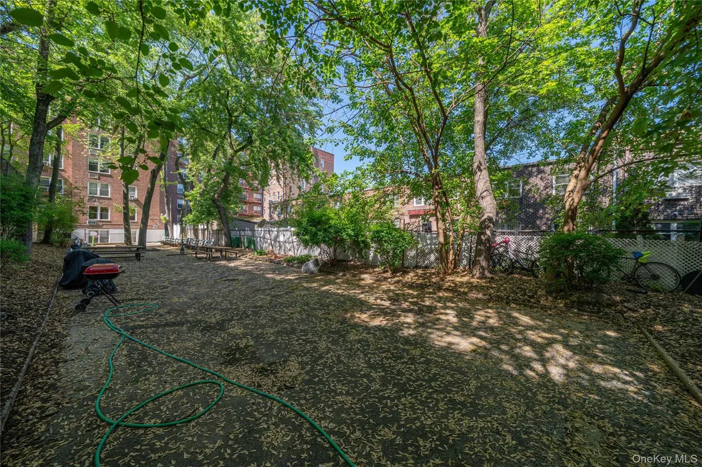 3185 Crescent Street Astoria NY 11106