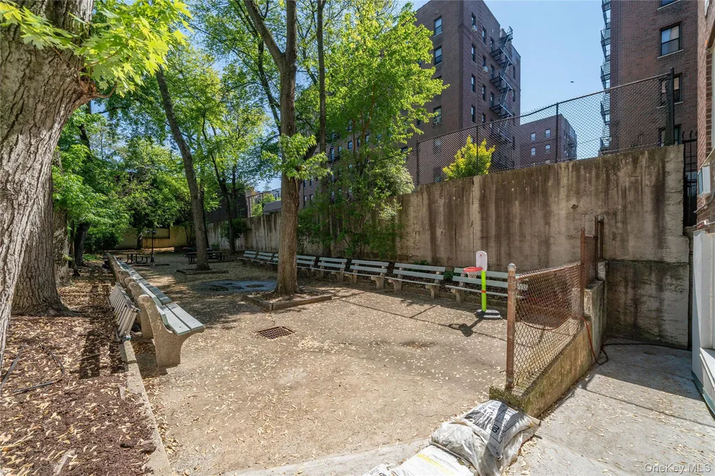 3185 Crescent Street Astoria NY 11106