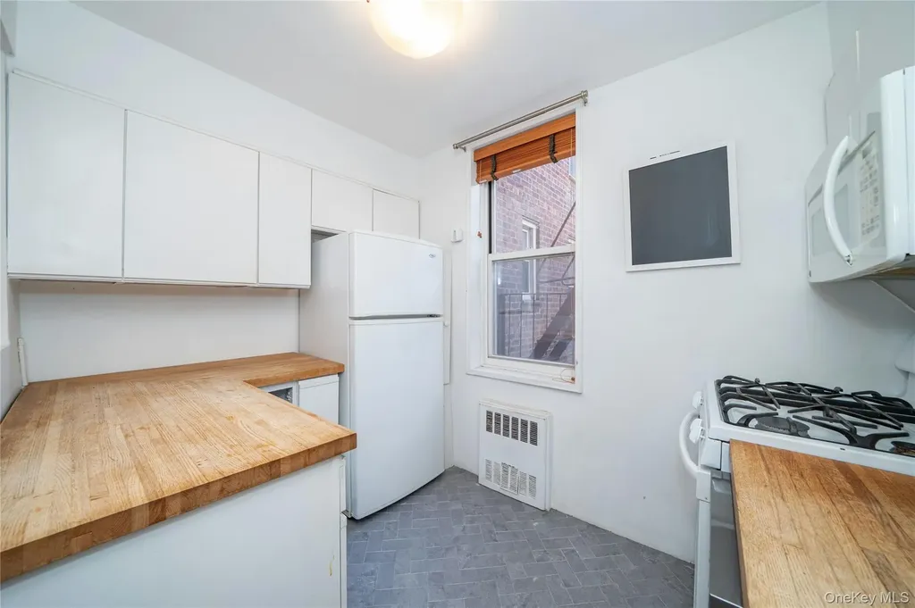3185 Crescent Street Astoria NY 11106