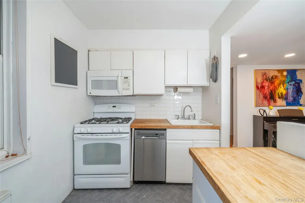 3185 Crescent Street Astoria NY 11106