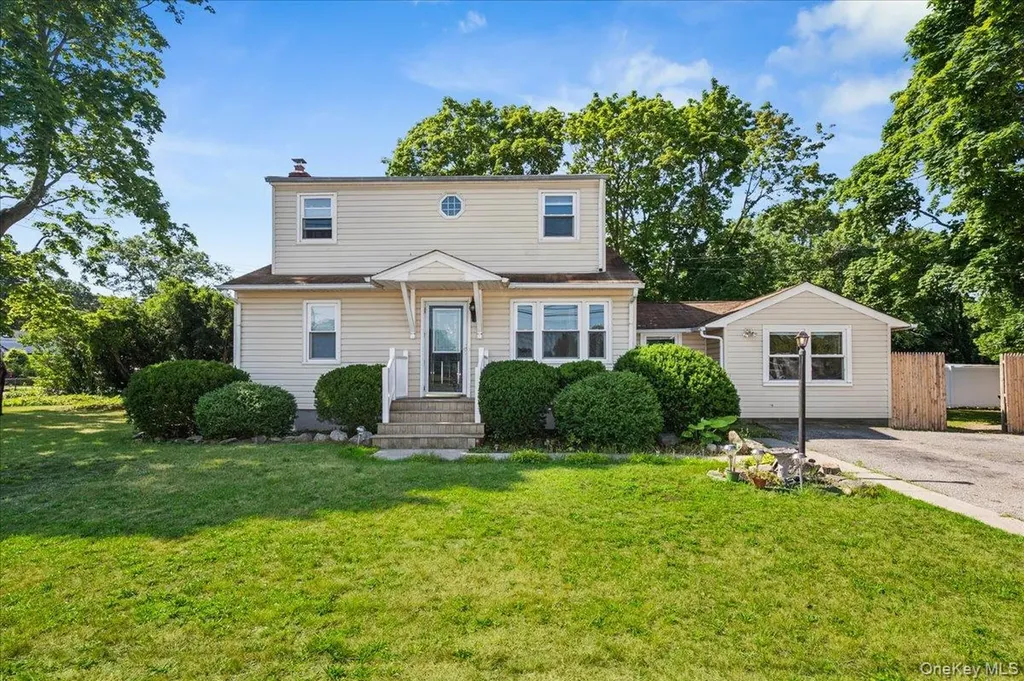 148 Saxton Street Patchogue NY 11772