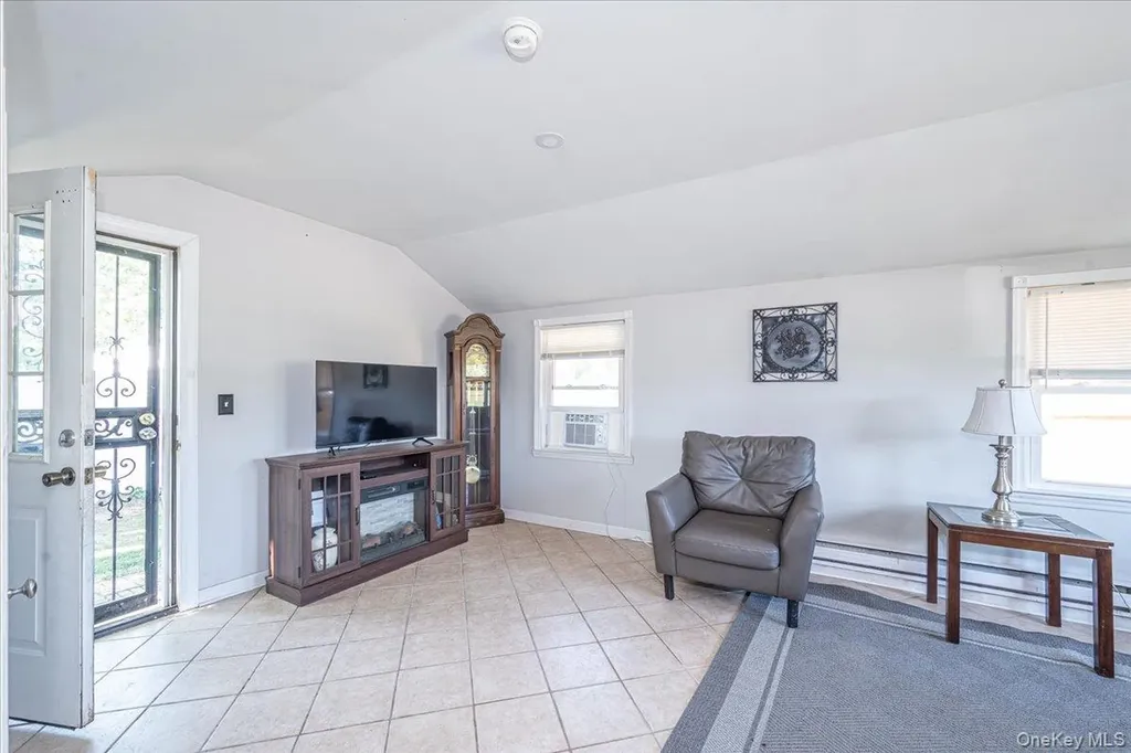 148 Saxton Street Patchogue NY 11772