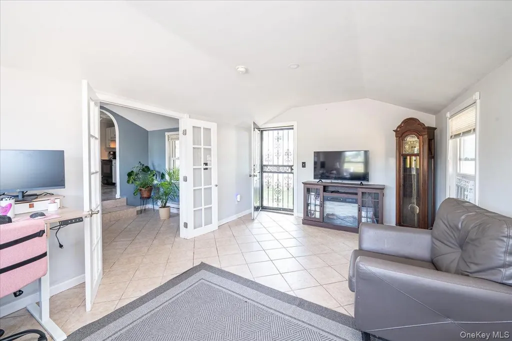 148 Saxton Street Patchogue NY 11772