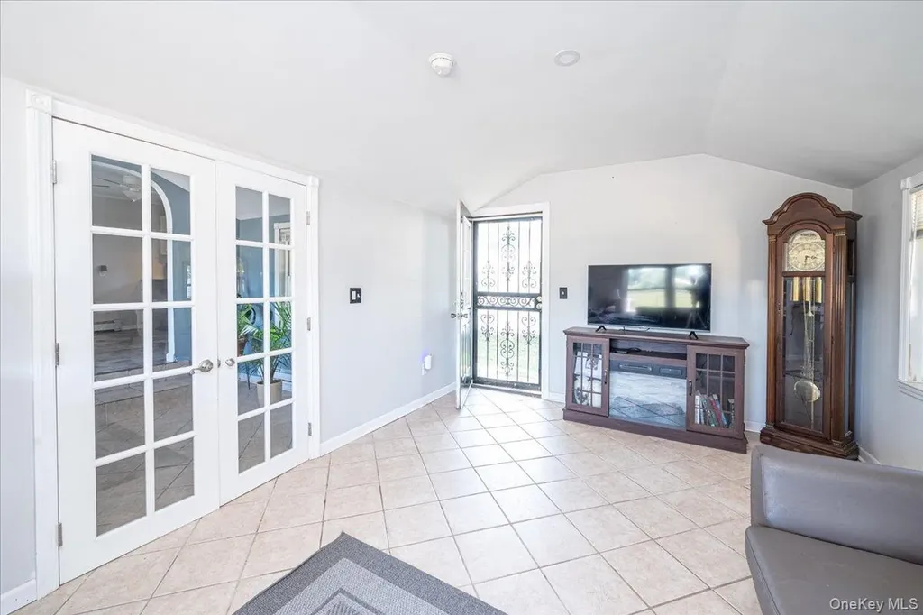 148 Saxton Street Patchogue NY 11772