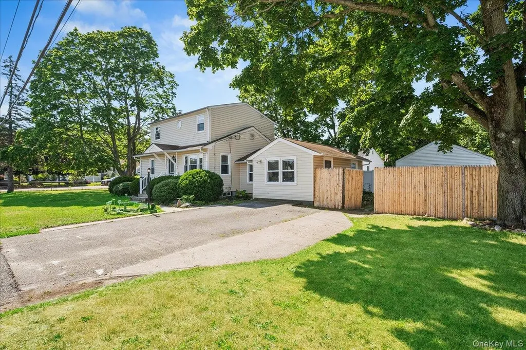 148 Saxton Street Patchogue NY 11772
