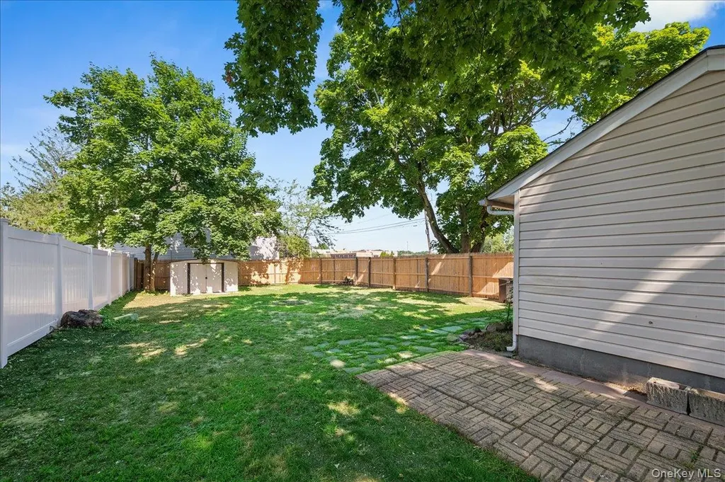 148 Saxton Street Patchogue NY 11772