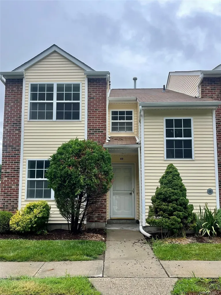 49 Woodlake Drive Middletown NY 10940